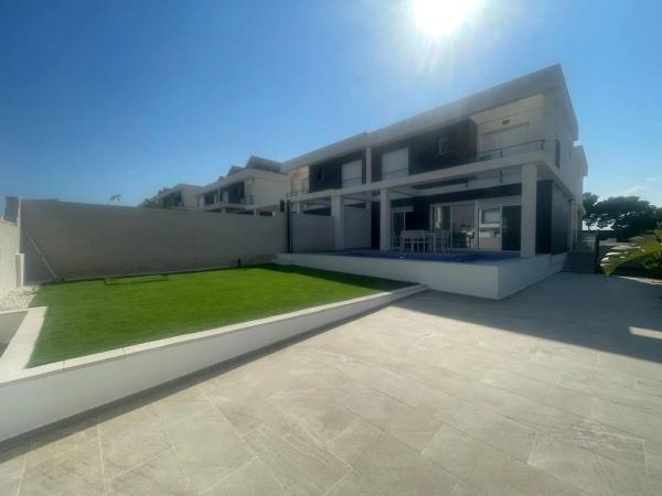 Chalet pareado en calle Ventura Selva Gonzalez