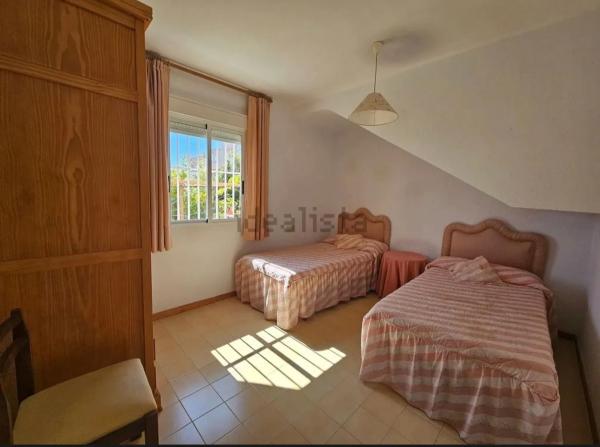 Chalet pareado en calle Aragon, 44