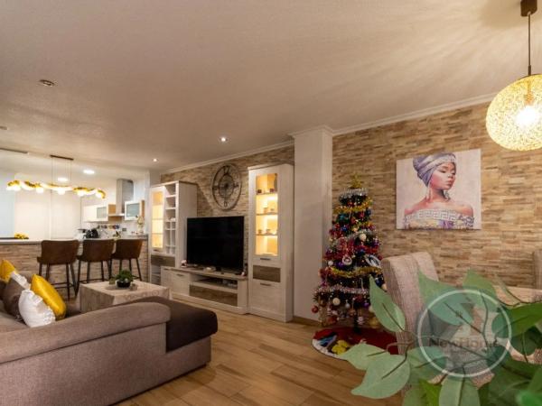 Casa independiente en calle Juan Gris