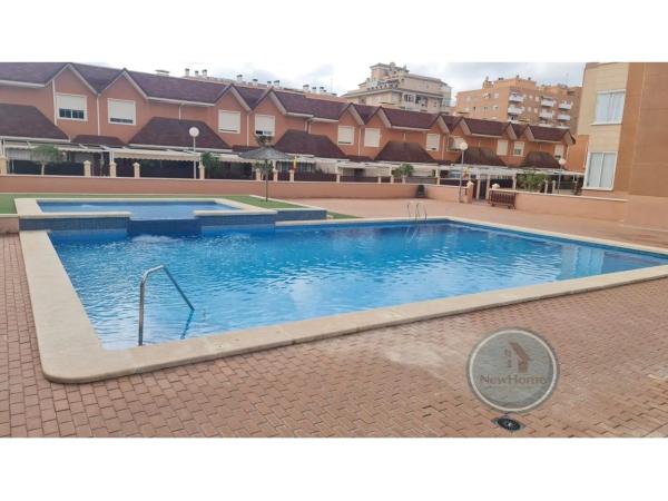 Casa independiente en calle Juan Gris