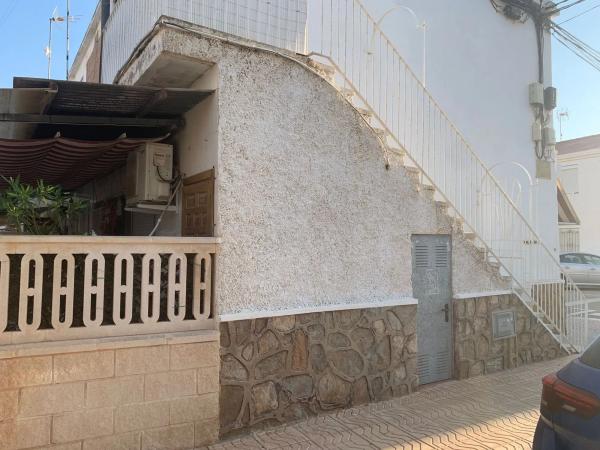 Chalet adosado en calle Alcoy, 13