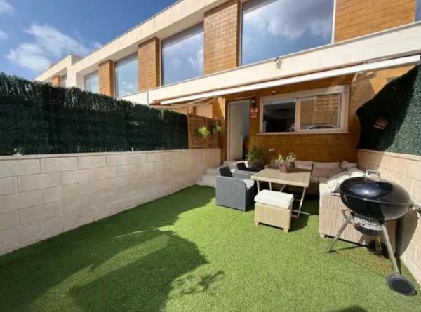 Chalet adosado en calle de Creta s/n