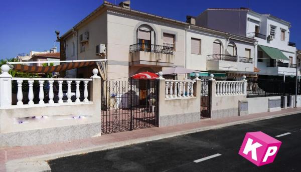 Casa independiente en calle Ondara