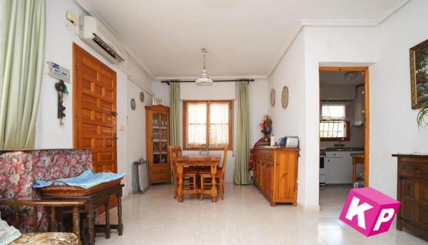 Casa independiente en calle Ondara