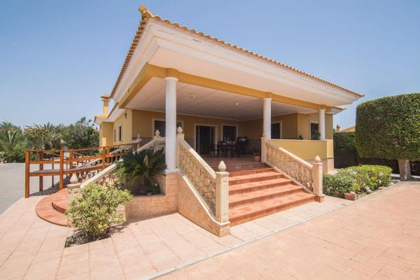 Casa independiente en Partida Altabix, 2113