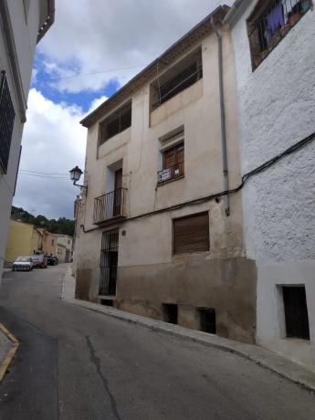 Casa independiente en calle Sant Isidre