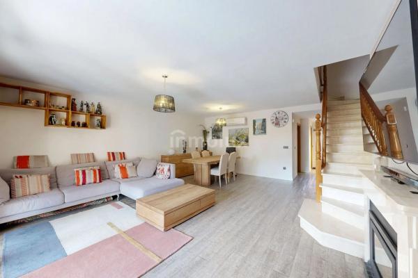 Chalet adosado en avenida Novelda