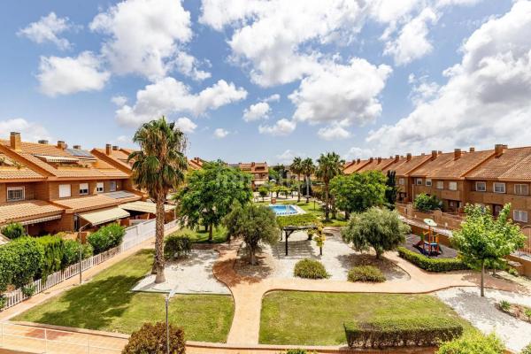 Chalet adosado en avenida Novelda