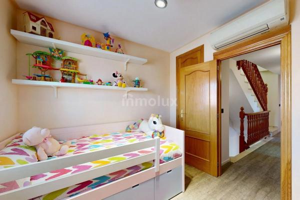 Chalet adosado en avenida Novelda