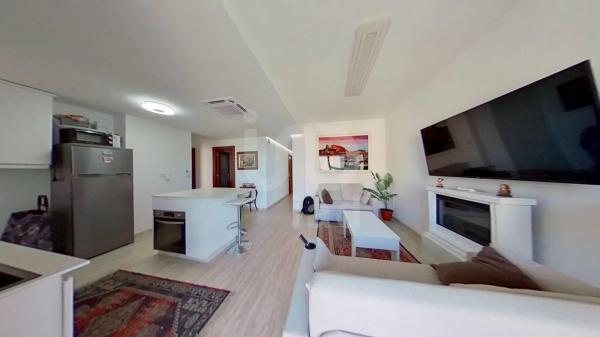 Piso en calle Turina, 2