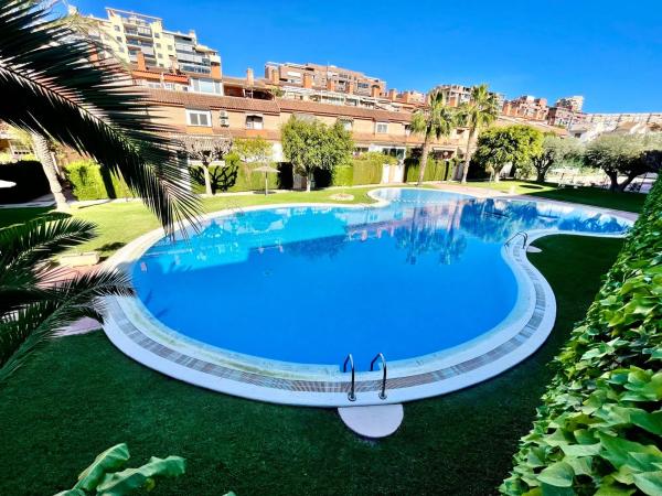 Chalet adosado en calle Trident