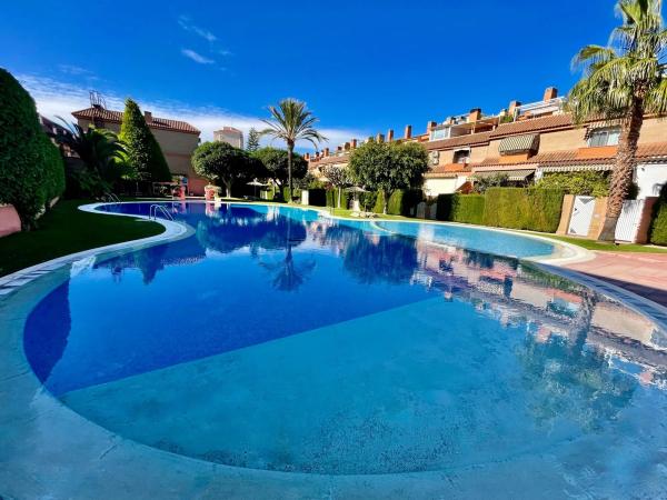 Chalet adosado en calle Trident