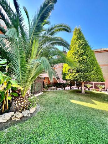 Chalet adosado en calle Trident