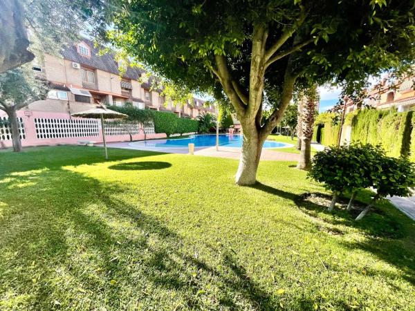 Chalet adosado en calle Trident