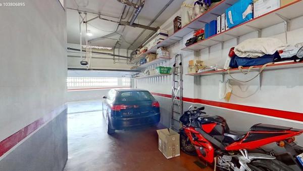 Chalet adosado en calle Trident