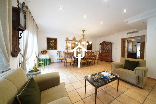 Chalet pareado en avenida Pintor Pérez Gil