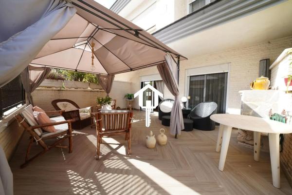 Chalet pareado en avenida Pintor Pérez Gil