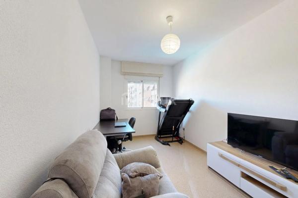 Piso en calle Sacerdote Isidro Albert