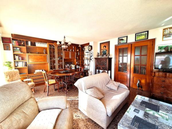 Piso en avenida Pintor Xavier Soler