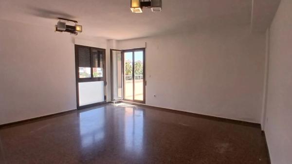 Dúplex en Av Juan Sanchis Candela, 23