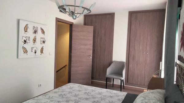 Chalet adosado en calle Juana Francés, 2