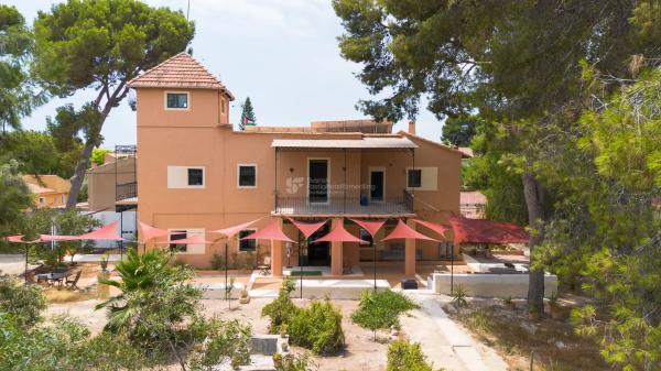 Casa independiente en calle Músico Carlos Cosmen
