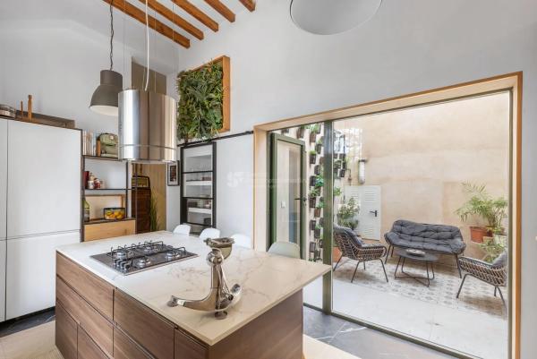 Casa independiente en calle Músico Carlos Cosmen