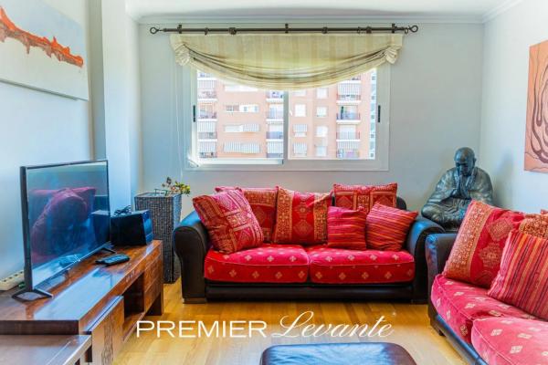 Piso en avenida Pintor Xavier Soler, 24