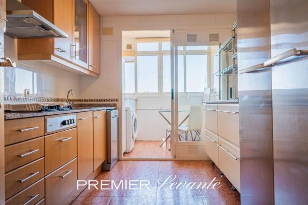 Piso en avenida Pintor Xavier Soler, 24