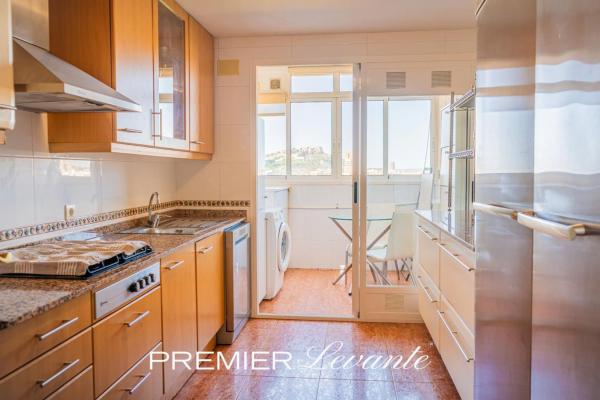 Piso en avenida Pintor Xavier Soler, 24