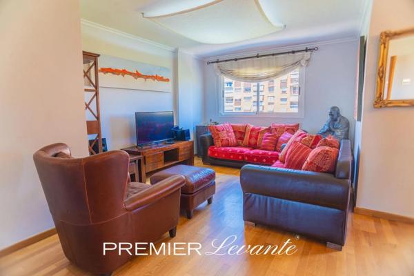 Piso en avenida Pintor Xavier Soler, 24