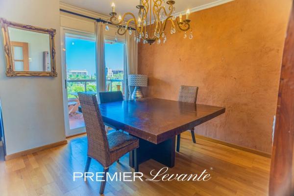 Piso en avenida Pintor Xavier Soler, 24