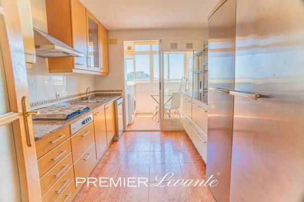 Piso en avenida Pintor Xavier Soler, 24