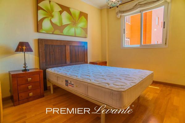 Piso en avenida Pintor Xavier Soler, 24