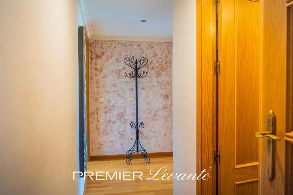 Piso en avenida Pintor Xavier Soler, 24