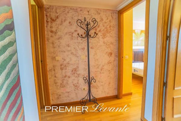 Piso en avenida Pintor Xavier Soler, 24