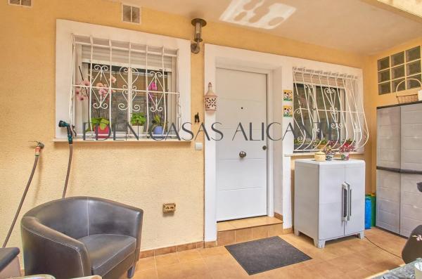 Chalet pareado en avenida Alcoy, 5 -45