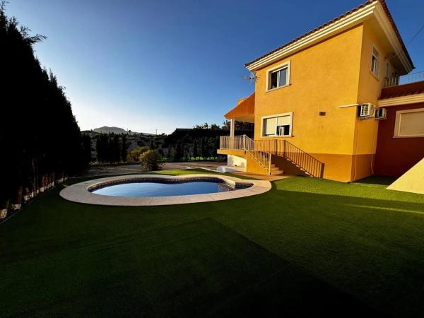 Casa independiente en calle Carrasqueta