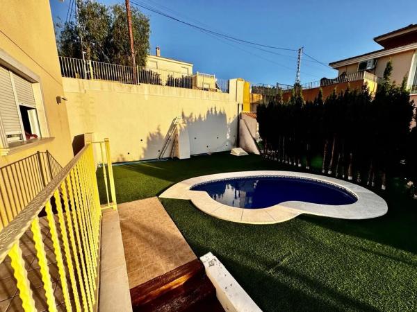 Casa independiente en calle Carrasqueta