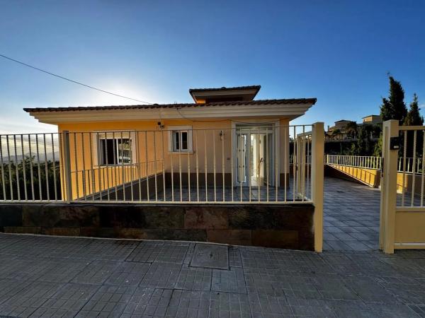 Casa independiente en calle Carrasqueta