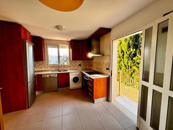 Casa independiente en calle Carrasqueta