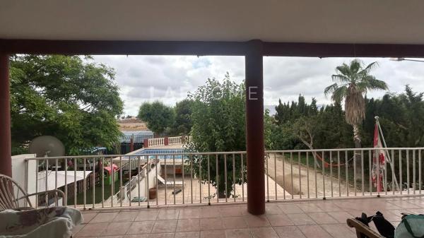 Casa independiente en calle de la Nandina