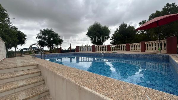 Casa independiente en calle de la Nandina