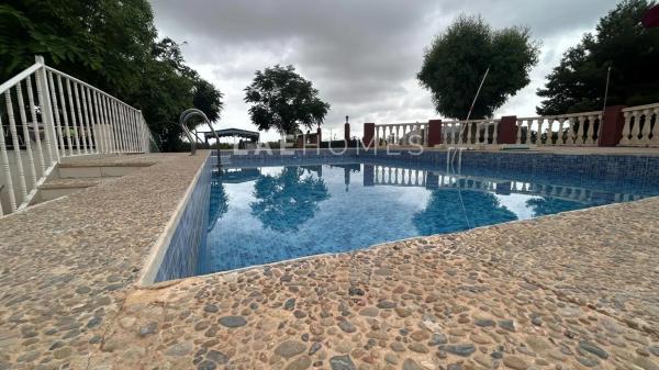 Casa independiente en calle de la Nandina