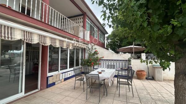 Casa independiente en calle de la Nandina