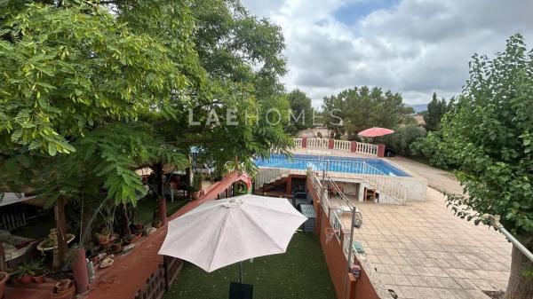 Casa independiente en calle de la Nandina