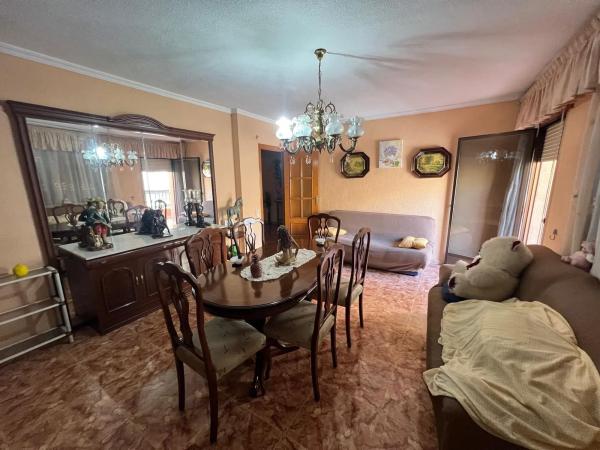 Chalet adosado en Cl Vg Mercedes