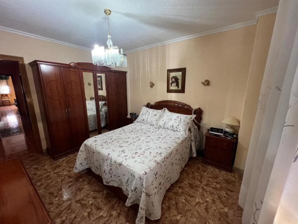 Chalet adosado en Cl Vg Mercedes