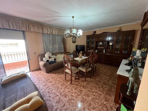 Chalet adosado en Cl Vg Mercedes