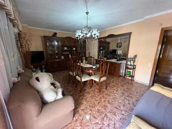 Chalet adosado en Cl Vg Mercedes